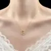 Collar de Plata de Ley S925 con Corazón Hueco de Nicho Lujoso Ligero Cadena para Clavícula Dulce Elegante Colgante para Mujer de Alta Gama y Versátil