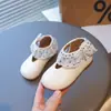 Zapatos de cuero estilo coreano para niñas 2026 primavera y otoño nueva moda zapatos de abuela simples zapatos para niñas zapatos de princesa para niños con suelas blandas