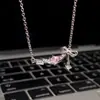 Collar con Lazo de Corazón Rosa para Mujer, Dulce y Lindo, Cadena para Clavícula Femenina, Diseño de Nicho de Lujo Ligero, Accesorio de Alta Gama