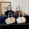 Bolso de felpa transfronterizo 2026 nuevo, lindo y de gran capacidad, diseñado para llevar debajo del brazo o al hombro, un bolso tote elegante para mujer