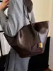 Bolsa tote grande de outono/inverno transfronteiriça nova para mulheres, bolsa de ombro simples e fashion 2026, adequada para trabalho e deslocamento, e pode ser carregada sob o braço