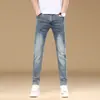 Tendencia de Moda 2026 Otoño Nuevos Jeans Elásticos Ajustados para Hombre Marca Trendy de Gama Alta Lavados Casuales Pantalones Largos