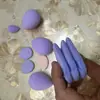 Juego de 12 piezas de gotas de cojín de aire triangulares moradas huevo de belleza para maquillaje borla para polvo de maquillaje mojar en agua para volverse húmedo y seco doble propósito dedos
