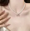 Colar de laço com pérolas e contas banhado a ouro real, corrente de clavícula versátil de nicho para o dia a dia, joia da moda e de alta qualidade para mulheres