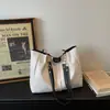 Bolsa Tote Feminina 2026 Retro Nova Versátil Ombro Único Bolsa para o Dia a Dia Celebridade da Internet Nicho Moda Retro Bolsa de Axila
