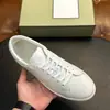 Tênis casuais masculinos de couro liso, estilo transfronteiriço TF, disponíveis em branco, azul marinho e preto, com sola grossa, perfeitos para o dia a dia e para um estilo versátil