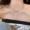 Estilo Puro Desejo~Personalidade Doce e Cool Colar de Pedra da Lua Versátil para Mulheres, Corrente de Clavícula de Design Líquido Irregular de Luxo Leve Nicho