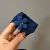 Nova Faixa de Cabelo com Cabeça de Flor Outono e Inverno, Exquisita Faixa de Cabelo com Diamante Brilhante, Faixa de Cabelo com Alta Elasticidade e Design Espesso, Estojo Simples de Couro para Rabo de Cavalo
