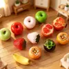 Acessórios de Resina de Frutas Simuladas 3D Maçã Morango Mangostão Romã Caqui Cola de Creme Capa de Celular Pequenos Enfeites