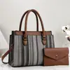 Bolsa Feminina de Fábrica Atacado 2026 Novo Estilo Bolsa de Mão com Textura de Tecido para Senhoras Bolsa para Mãe de Meia-Idade de Grande Capacidade Bolsa de Ombro Único Transversal