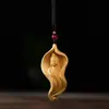 Colgante de Sándalo Dorado Tallado Hoja de Sauce Guanyin para Hombres y Mujeres, Adorno de Madera Maciza para Coche, Decoración de Cadena para Suéter, Opción de Regalo Preferida