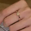 Libro de Caperucita Roja con Anillo de Diamantes Cuadrados Pequeños Flash 2024 Nuevo Pulsera de Lujo Ligero Diseño de Moda Anillo Abierto