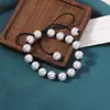Venta Caliente Europea y Americana Lujo Ligero Alto Sentido del Diseño Perla de Imitación Hecho a Mano con Cuentas Lazo Collar Pulsera Conjunto de Dos Piezas