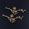 Pingente de ramo de flor de ameixa dourada com retenção de cor de cobre puro, acessórios de roupas chinesas artesanais, acessórios de cabelo, acessórios de material 50*20mm