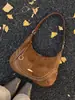 Bolsa Casual Retro de Camurça e Pelúcia Feminina 2026 Nova Versátil para o Dia a Dia Bolsa de Ombro Único Sob o Braço Bolsa de Mão com Design de Nicho