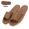 Casa de verano hombres y mujeres pareja antideslizantes interiores y exteriores pantuflas de bambú ratán estera de paja pantuflas suministro para puestos pantuflas al por mayor