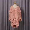 Vestido Off-White com Babados em Camadas Silhueta 2026 Verão Novo Doce Estilo Corte Plissado Babados Patchwork Vestido
