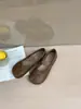 Sapatos Rasos Femininos Versáteis Estilo Fada Pequena 2026 Novo Modelo Inspirado em Chanel Slip-On Solado Macio Bico Dividido Salto Baixo Sapatos Mary Jane