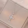 Colar Feminino Colorido Zircônia Joias Design de Nicho Pingente Cruz Completo em Diamante Colar Corrente de Clavícula em Aço Inoxidável