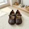 Zapatos para niños al por mayor 2026 otoño nuevo estilo coreano de moda elegantes para niñas pequeñas suela blanda superficie blanda zapatos pequeños de cuero para niñas versátiles
