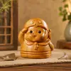 Talla de Sándalo Dorado Estilo Chino Versión Q de Viaje al Oeste con Tang Sanzang, Wukong y Bajie - Adorno de Escritorio de Oficina y Pieza Decorativa