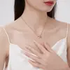 Cadena para Clavícula Europea y Americana Moda Romana Joyería de Lujo Ligero Acero de Titanio para Mujer Oro Rosa Doble Anillo Diamante Versátil Sin Decoloración Collar