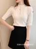 Camisa Básica de Tricô Versátil de Cinco Mangas Slim Fit Nova para Primavera e Outono Feminina Top de Gola Alta Meia Manga Camiseta de Manga Média