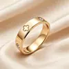 Anéis de casal de aço titânio com trevo de quatro folhas da moda para mulheres, anéis de falange populares que não desbotam, em estoque para atacado
