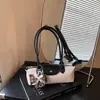Bolso de hombro cruzado de moda de verano 2026 estilo coreano, nicho de moda versátil para mujer, bolso simple para el antebrazo para el día a día