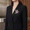 Grande broche diamante pino europeu e americano exagerado flores xale fivela acessórios corsage cardigan grande pino feminino maré