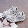 Sapatos Casuais Versáteis da Moda para Meninas 2026 Nova Coleção Primavera/Verão Moda Infantil Versátil Solado Macio Tênis Estilo Dad Tendência