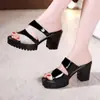 Sapatos Plataforma Impermeáveis de Solado Grosso Estilo Mãe para Comércio Exterior Europeu e Americano, Sandálias Femininas Slip-On, Sandálias de Salto Alto Peep-Toe, Verão Feminino Atacado