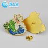Broche de metal personalizado com folha de lótus, flor de lótus, série de plantas, crachá de metal banhado a ouro, crachá de esmalte personalizado