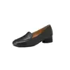 Mocassins femininos simples e elegantes com salto grosso e bico quadrado, novos para o verão de 2026, versáteis, confortáveis, de couro macio, com sola macia, sapatos femininos