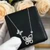 Versión de Gama Alta Collar Gf Dos Mariposas, Cadena para Clavícula Femenina de Moda de Lujo Ligero Nicho, Bañado en Oro V con Oro Blanco de 18K, Diseño Simple