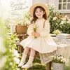 Vestido Nuevo para Niñas Primavera/Otoño 2026 Color Crema Cuello de Encaje Francés Mangas Abullonadas Longitud Media Vestido de Princesa Vestido Infantil