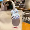 Llavero de conejo fresa con lazo de felpa de dibujos animados, muñeco de conejito lindo, colgante para mochila de estudiante, regalo pequeño