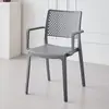 Cadeiras de Jantar de Plástico Vazadas para Hotéis, Pousadas e Uso Doméstico; Cadeiras de Plástico Empilháveis; Cadeiras de Espera para Lojas de Chá com Leite; Cadeiras com Encostos