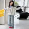 Sudadera para Niña 2026 Nueva Estilo Academia Infantil Cuello Polo Graffiti Primavera y Otoño Sudadera Falsa de Dos Piezas Conjunto de Jeans