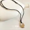 Collar Colgante Oval Hueco Pintado en Spray Estilo Minimalista, Cadena para Suéter Moderna y Única, Accesorio Versátil de Nicho para Mujeres con un Toque de Lujo