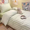 Conjunto de Tres Piezas Nube Rayas Verdes y Blancas Frescas Suave y Cómodo Estilo Minimalista Japonés Juego de Cama de Tres Piezas para Habitación de Alquiler Dormitorio