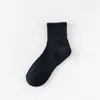 Calcetines de Algodón Puro para Hombre hasta la Mitad de la Pantorrilla Zhuji, Calcetines Deportivos Transpirables y Absorbentes del Sudor, Calcetines Cortos Negros y Blancos, Calcetines Elásticos de Canalé para Todas las Estaciones