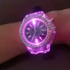 Relógio popular geneva luminoso moda colorido flash led silicone relógio Diamante relógio de casal geneva