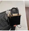 Bolso Vintage Esmerilado de Nicho para Mujer 2025 Nuevo Versátil para el Trabajo al Hombro Debajo del Brazo Bolso Cubo de Mano Versátil