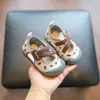 Zapatos para Bebés y Niños Pequeños, Sandalias de Verano para Bebés, Zapatos Deportivos de Malla Transpirables Antideslizantes de Suela Suave para Niños de 1 a 3 Años, Diseño Calado
