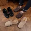 Novas pantufas masculinas de tamanho grande, novo modelo de inverno 2026, de pelúcia e espessas para aquecimento, sapatos de algodão slip-on estilo europeu e americano para homens, transfronteiriço