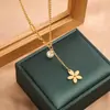 Colar de Pérolas Doce e Fresco Mais Vendido no Exterior, Todo em Aço Titânio, Pingente de Flor de Cinco Folhas com Franja, Não Desbota, Corrente de Clavícula de Luxo de Alta Qualidade