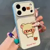 Adecuado para funda de teléfono iPhone 17 Pro, con un lindo diseño de lunares con gafas y un pequeño oso, disponible en varios tamaños, también compatible con fundas protectoras Apple 18/15
