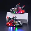 Tênis Infantil com Luzes Primavera & Outono Superman Solado Macio Coberto de Couro Tamanho Pequeno e Médio para Meninos Desenho do Homem-Aranha Sapatos Casuais Luminosos