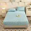 Conjunto de Roupa de Cama de Veludo de Leite Venda Quente Transfronteiriça Três Peças Simples Cor Sólida Protetor de Colchão Inverno Mais Veludo Roupa de Cama de Comércio Exterior